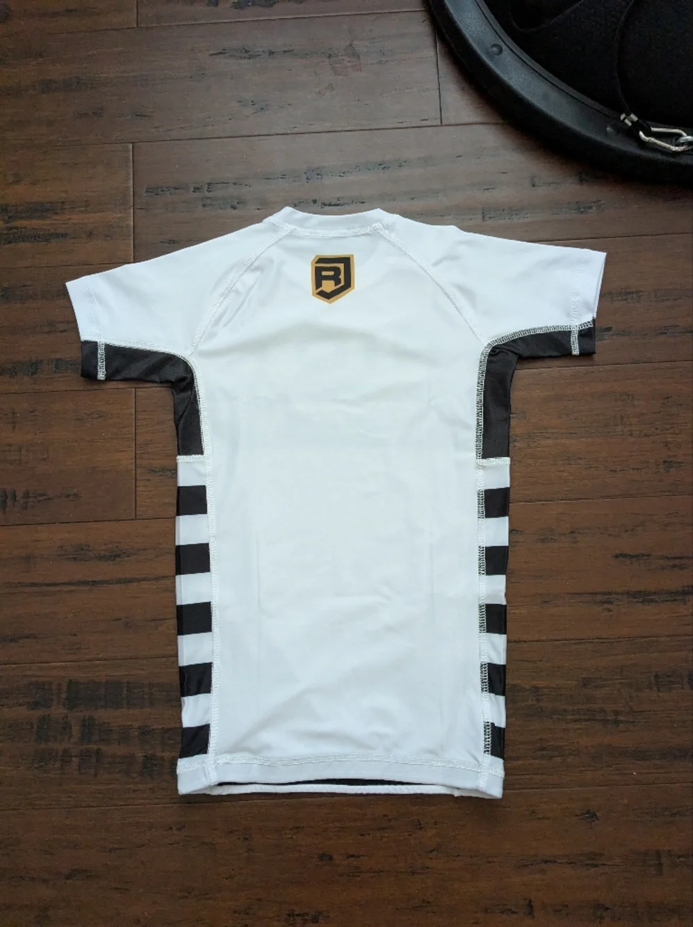 Riot Youth Large Rashguard - Picture 2 of 4